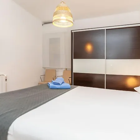 Eixample Esq Rocafort Diputacio By Interhome شقة